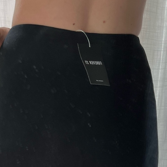 Forever 21 black pencil skirt, slightly stretchy, size small - Picture 5 of 5